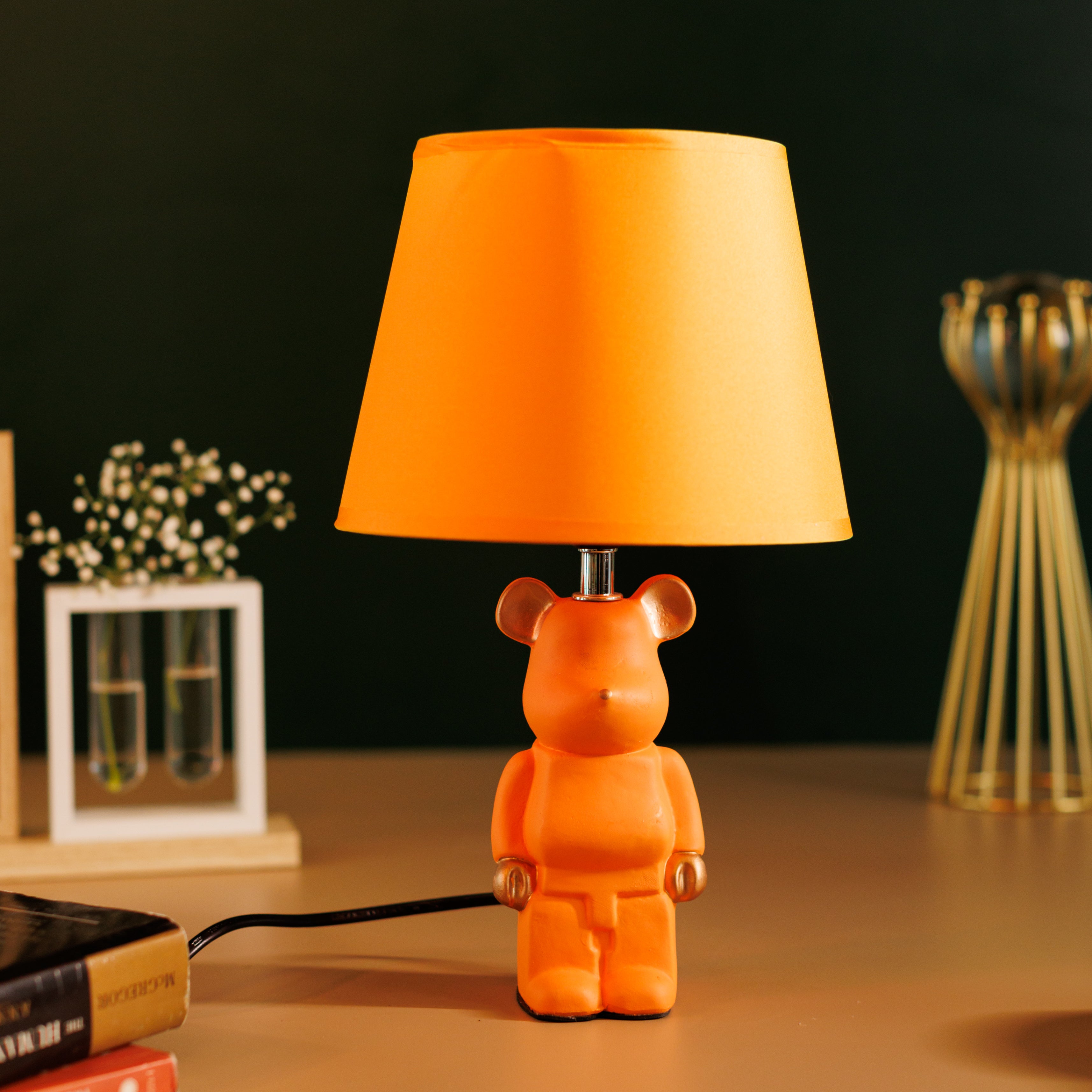 Bear outlets lamp