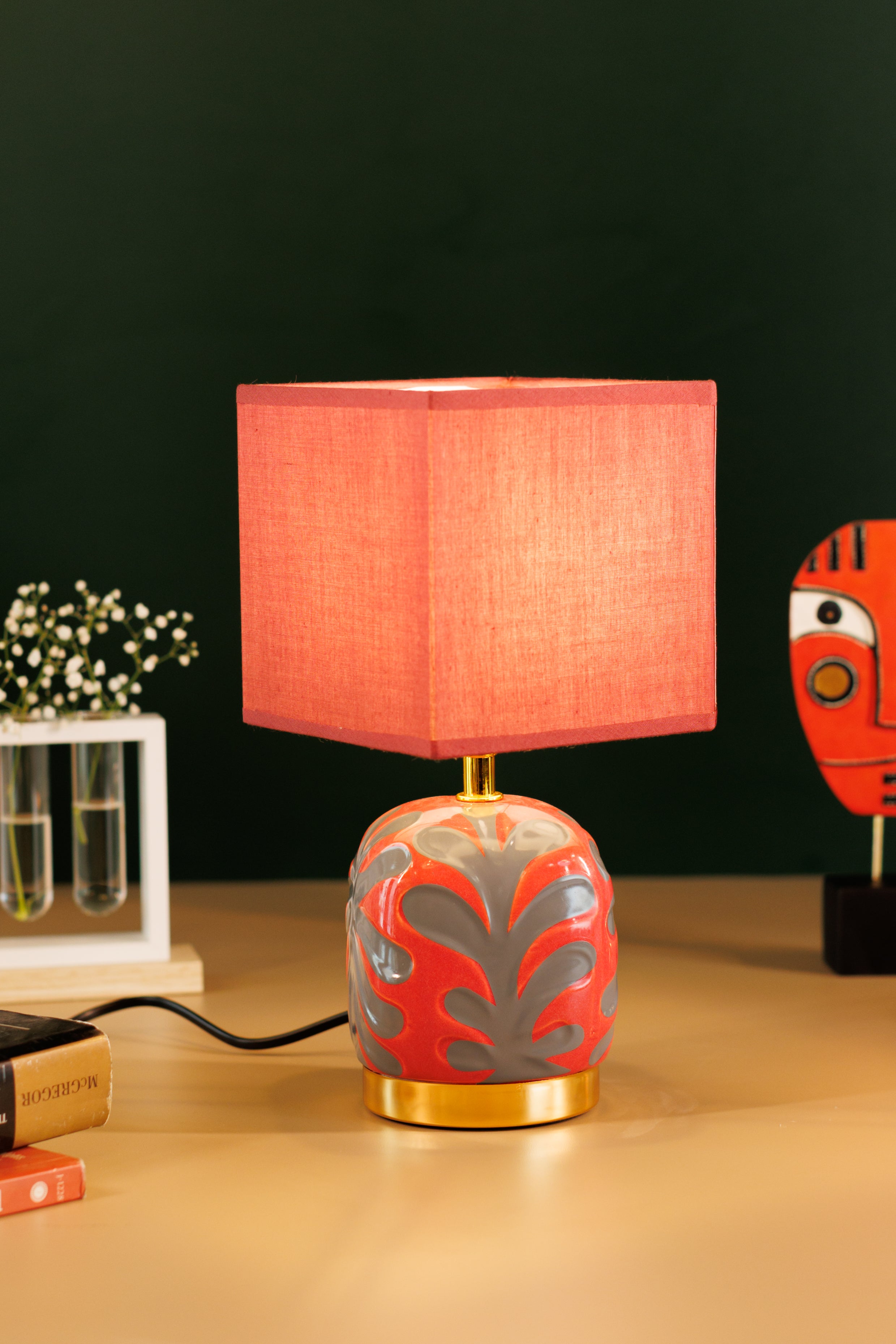 Nordic Simple Ceramic Vase Table Lamp- Red